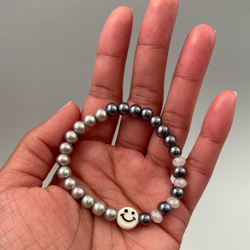 Handmade Trendy Y2K Inspired Smiley Face Faux Pearl Glass Bead Stretch Bracelet